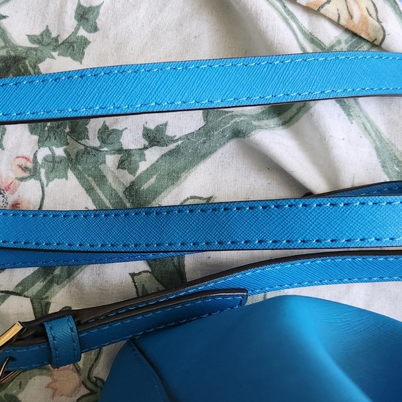 Michael Kors Crossbody Handbag - Picture 4 of 11